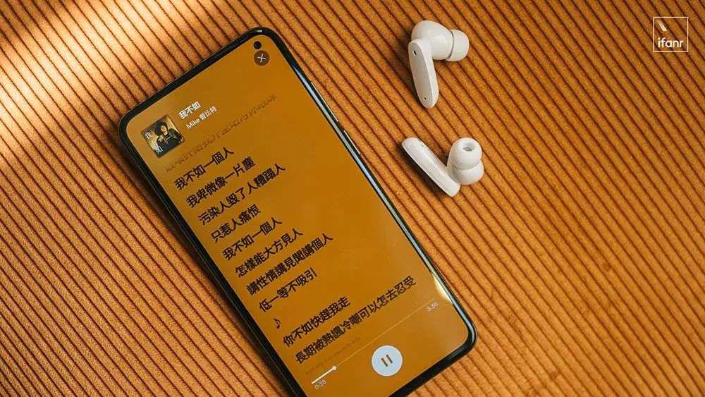 耳机调声音大小是什么原理_耳机声音一边大一边小怎么调_耳机怎么调声音大小