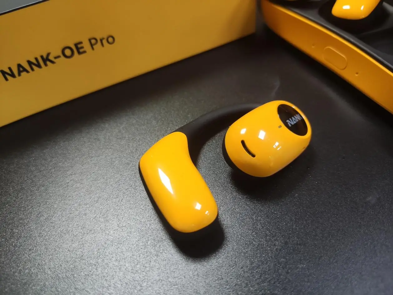 耳机声音一边大一边小怎么调_耳机调声音大小是什么原理_耳机怎么调声音大小